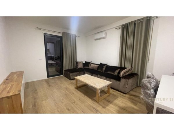 Tirane, jepet me qera apartament 2+1+Aneks+Ballkon Kati 4, 106 m² 800 € (Universiteti Europian)