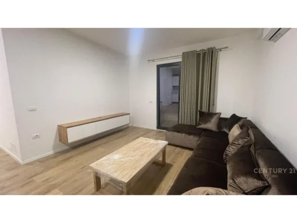 Tirane, jepet me qera apartament 2+1+Aneks+Ballkon Kati 4, 106 m² 800 € (Universiteti Europian)