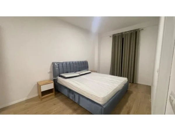 Tirane, jepet me qera apartament 2+1+Aneks+Ballkon Kati 4, 106 m² 800 € (Universiteti Europian)
