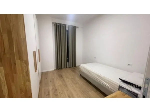 Tirane, jepet me qera apartament 2+1+Aneks+Ballkon Kati 4, 106 m² 800 € (Universiteti Europian)