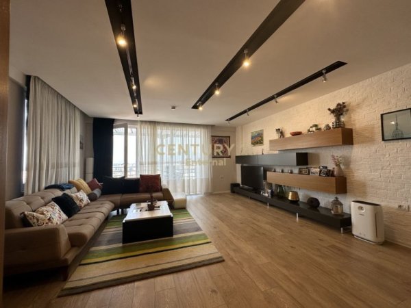 Tirane, jepet me qera apartament duplex Dublex Kati 1, 170 m² 1.300 € (Kodra e Diellit 1)