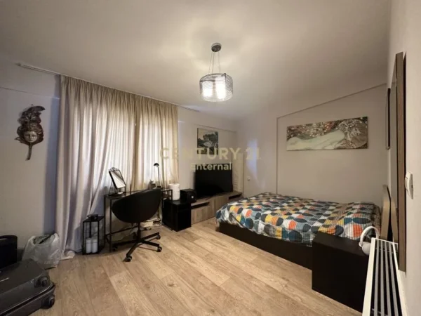 Tirane, jepet me qera apartament duplex Dublex Kati 1, 170 m² 1.300 € (Kodra e Diellit 1)