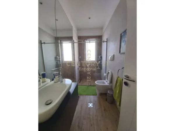 Tirane, jepet me qera apartament duplex Dublex Kati 1, 170 m² 1.300 € (Kodra e Diellit 1)