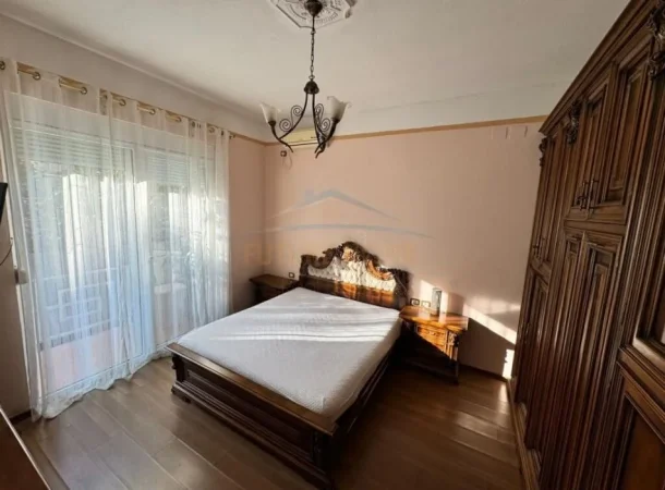 Tirane, jepet me qera apartament 2+1 Kati 2, 120 m² 750 € (Myslym Shyr)