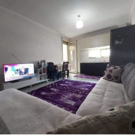 Tirane, jepet me qera apartament 2+1+Ballkon Kati 3, 90 m² 700 € (perballe Kristal Center ( Komuna Parisit))