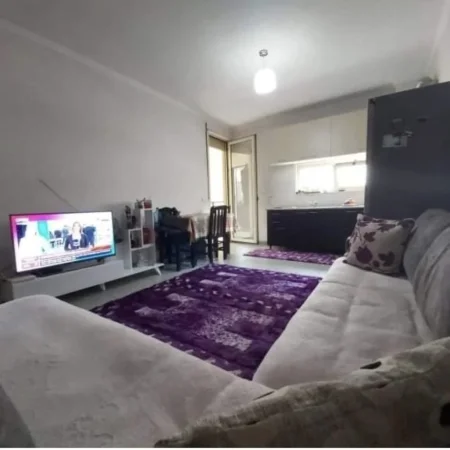 Tirane, jepet me qera apartament 2+1+Ballkon Kati 3, 90 m² 700 € (perballe Kristal Center ( Komuna Parisit))