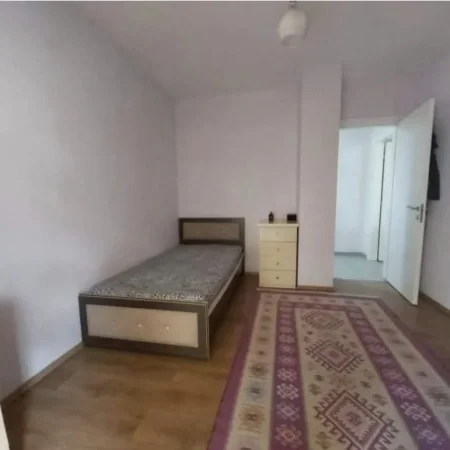 Tirane, jepet me qera apartament 2+1+Ballkon Kati 3, 90 m² 700 € (perballe Kristal Center ( Komuna Parisit))