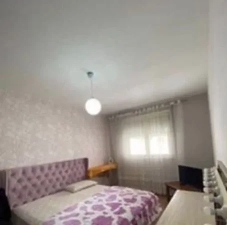 Tirane, jepet me qera apartament 2+1+Ballkon Kati 3, 90 m² 700 € (perballe Kristal Center ( Komuna Parisit))
