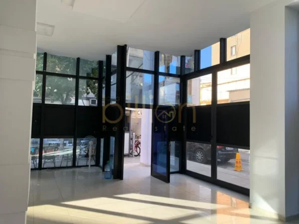 Tirane, jepet me qera ambjent biznesi Kati 0, 79 m² 1.000 € (Rruga Arkitekt Kasemi, Tirana, Albania)