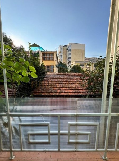 Tirane, jepet me qera apartament 2+1 Kati 3, 120 m² 750 € (Myslym Shyr)