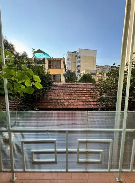 Tirane, jepet me qera apartament 2+1 Kati 3, 120 m² 750 € (Myslym Shyr)