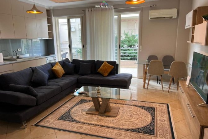 Tirane, jepet me qera apartament 1+1+Ballkon Kati 2, 85 m² 600 € (rruga Peti)