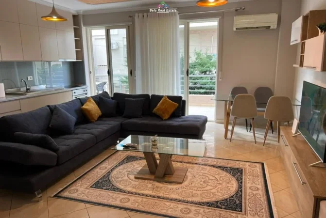 Tirane, jepet me qera apartament 1+1+Ballkon Kati 2, 85 m² 600 € (rruga Peti)