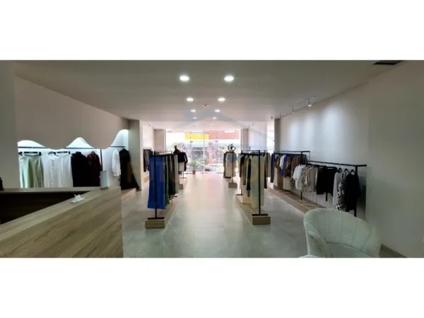 Pogradec, shitet dyqan , (Pogradec)