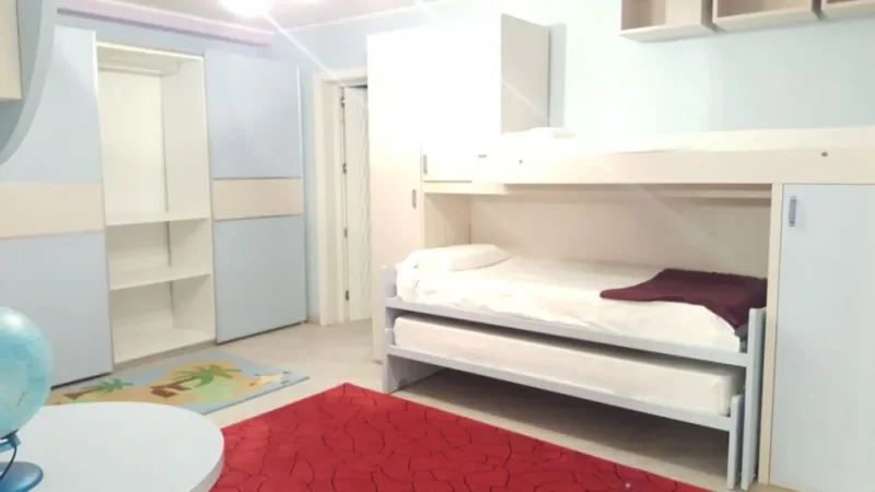 Tirane, jepet me qera apartament 3+1, Kati 2, 280 m² 3.000 €(Bllok)