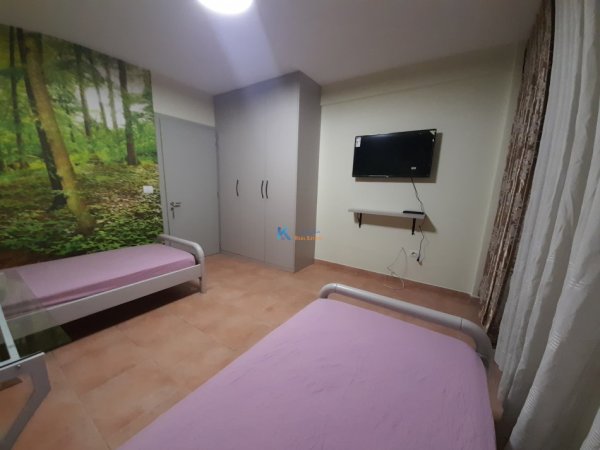 Tirane, jap me qera apartament 2+1+Ballkon Kati 8, 120 m² 650 € (Stacioni i Trenit)