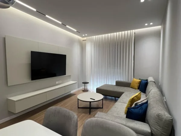Tirane, jepet me qera apartament 2+1+Ballkon Kati 1, 120 m² 1.000 € (TEG)