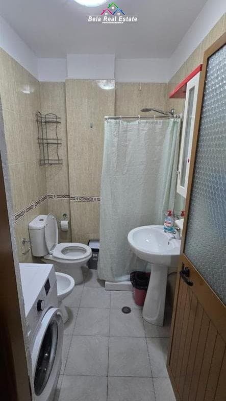 Tirane, jepet me qera apartament 1+1+Ballkon Kati 7, 55 m² 510 € (vace zela)