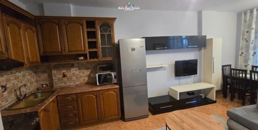 Tirane, jepet me qera apartament 1+1+Ballkon Kati 7, 55 m² 510 € (vace zela)