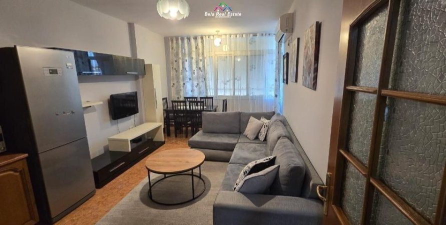 Tirane, jepet me qera apartament 1+1+Ballkon Kati 7, 55 m² 510 € (vace zela)