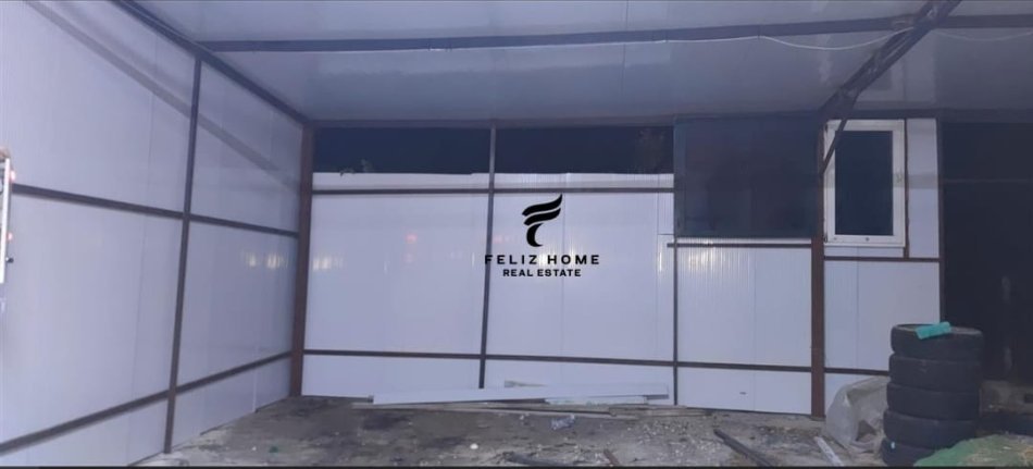 Tirane, jepet me qera magazine Kati 0, 120 m² 700 € (KOMBINAT)