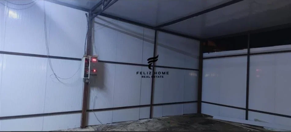 Tirane, jepet me qera magazine Kati 0, 120 m² 700 € (KOMBINAT)