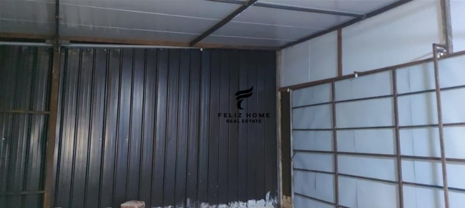 Tirane, jepet me qera magazine Kati 0, 120 m² 700 € (KOMBINAT)