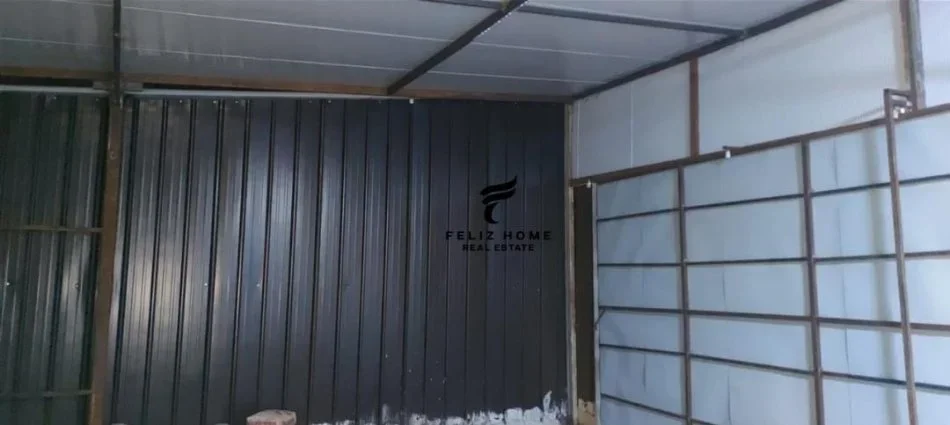 Tirane, jepet me qera magazine Kati 0, 120 m² 700 € (KOMBINAT)