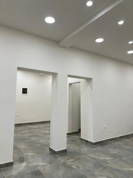 Tirane, shitet dyqan Kati 0, 89 m² 525.000 € (stadiumi dinamo)