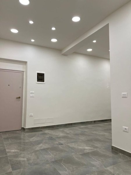 Tirane, shitet dyqan Kati 0, 89 m² 525.000 € (stadiumi dinamo)