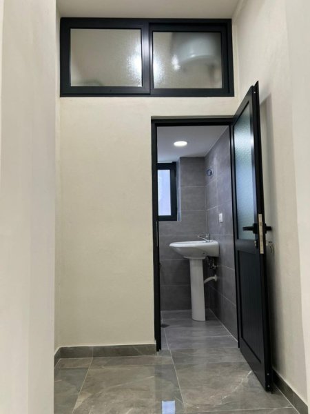 Tirane, shitet dyqan Kati 0, 89 m² 525.000 € (stadiumi dinamo)