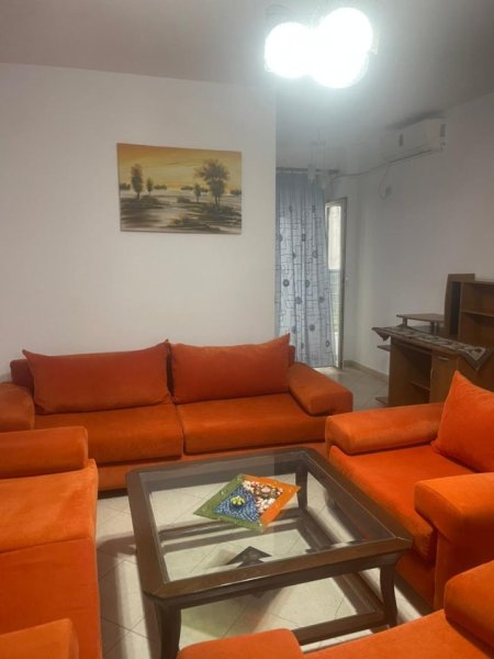Tirane, jepet me qera apartament 2+1 Kati 2, 112 m² 700 € (Zogu i Zi)