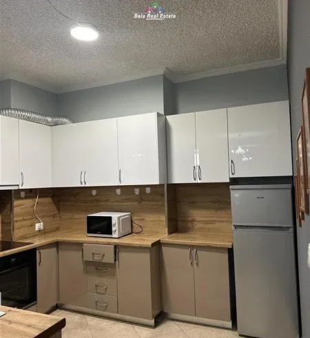 Tirane, jepet me qera zyre Kati 2, 160 m² 1.200 € (RRUGA E KOSOVAREVE)