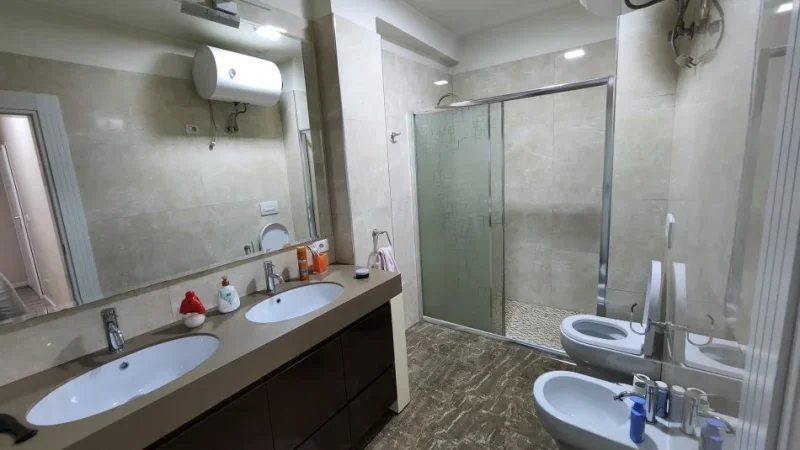Tirane, shes apartament 2+1 Kati 2, 125 m² 245.000 € (Kopshti botanik)