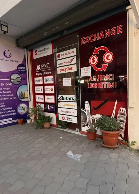 Tirane, jepet me qera dyqan Kati 0, 29 m² (Don Bosko)