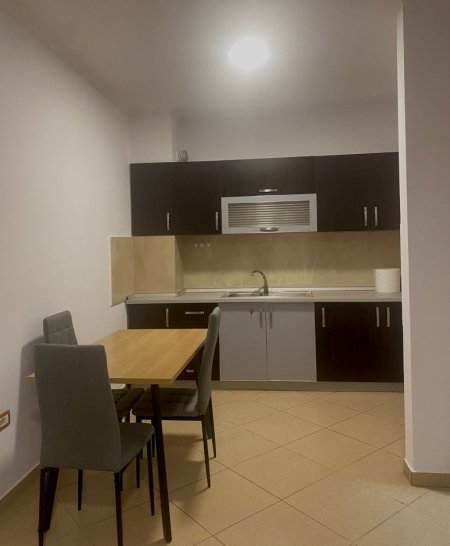 Tirane, jepet me qera apartament 1+1 Kati 2, 65 m² 450 € (Yzberisht)