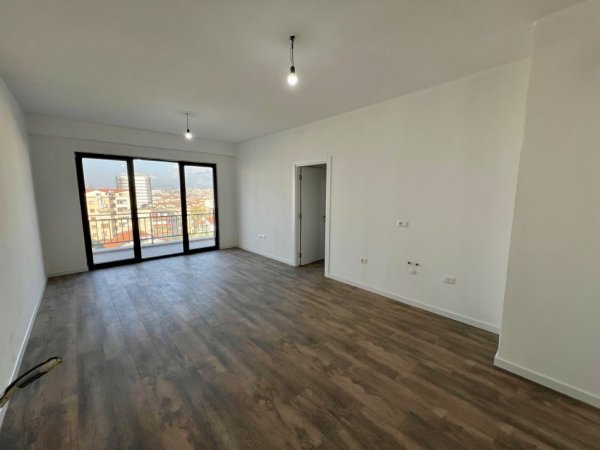 Tirane, shitet apartament 2+1+Ballkon Kati 2, 114 m² 205.200 € (Rruga e Dibres)