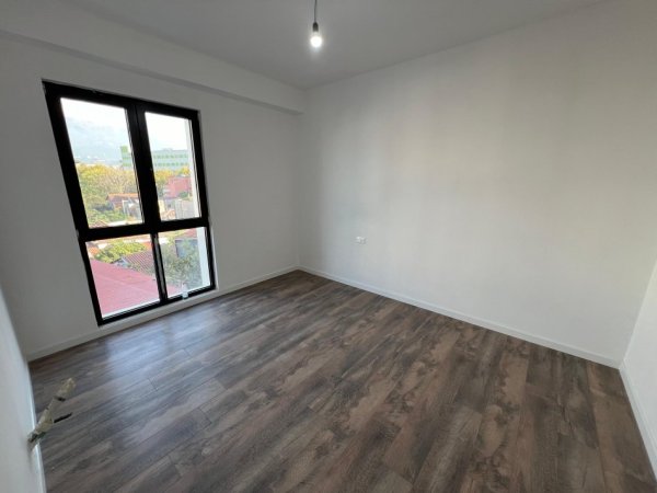 Tirane, shitet apartament 2+1+Ballkon Kati 2, 114 m² 205.200 € (Rruga e Dibres)