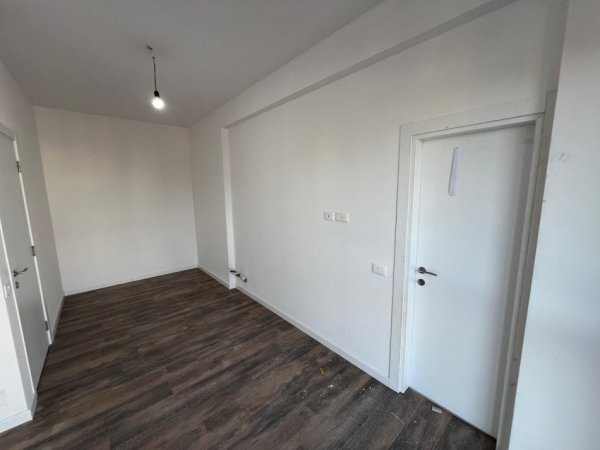 Tirane, shitet apartament 2+1+Ballkon Kati 2, 114 m² 205.200 € (Rruga e Dibres)