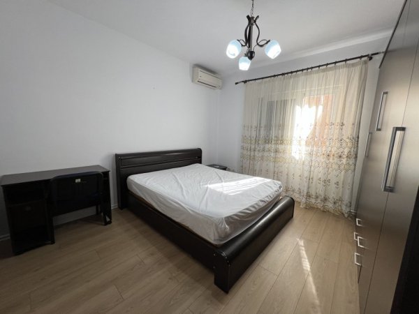 Tirane, jepet me qera apartament 2+1+Ballkon Kati 5, 100 m² 750 € (Rruga Pjeter Bogdani)
