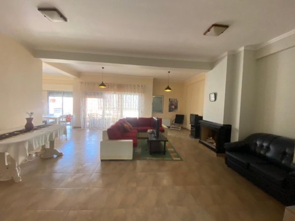 Tirane, jepet me qera apartament 3+1+Aneks+Ballkon Kati 2, 140 m² 650 € (Rruga Peti, Liqeni i Thate)