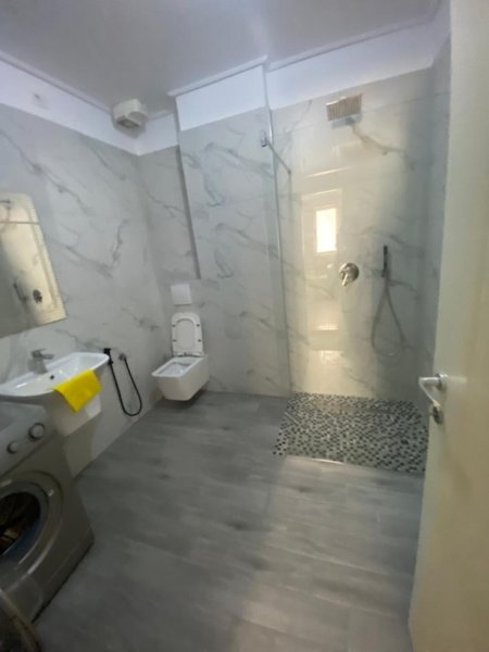 Tirane, jepet me qera apartament 3+1+Aneks+Ballkon Kati 2, 140 m² 650 € (Rruga Peti, Liqeni i Thate)