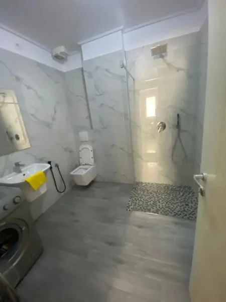 Tirane, jepet me qera apartament 3+1+Aneks+Ballkon Kati 2, 140 m² 650 € (Rruga Peti, Liqeni i Thate)