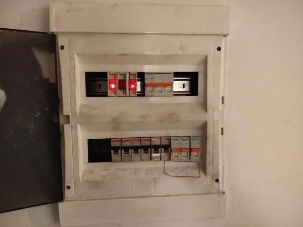 Tirane, jepet me qera ambjent biznesi Kati 1, 30 m² 400 € (2Rotondot Unaza e Re)