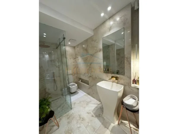 Tirane, shitet apartament 2+1 Kati 1, 117 m² 280.000 € (Liqeni i Thate)