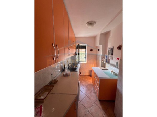 Tirane, jepet me qera apartament 2+1 Kati 2, 85 m² 500 € (Rruga Petro Nini Luarasi Mini Bashkia 2)