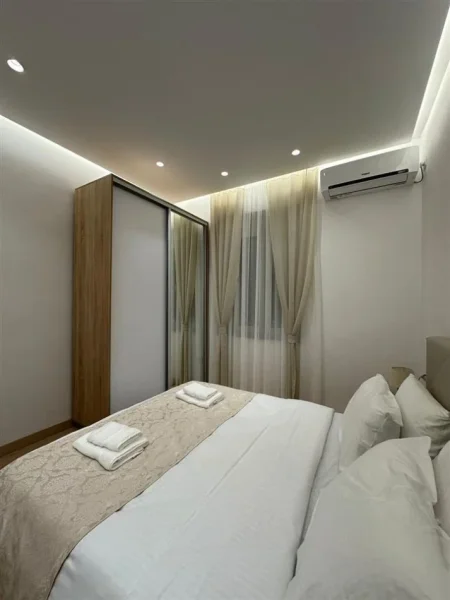 Tirane, jepet me qera apartament 1+1 Kati 2, 50 m² 700 € (Bllok)