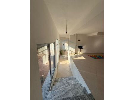 Tirane, jepet me qera ambjent biznesi Kati 0, 92 m² 550 € (Rruga Fabrika e Qelqit, Kombinat, Tiranë AREA46101)