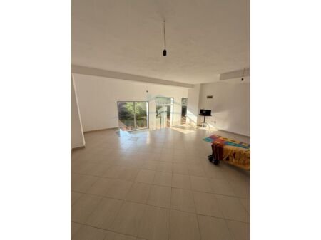 Tirane, jepet me qera ambjent biznesi Kati 0, 92 m² 550 € (Rruga Fabrika e Qelqit, Kombinat, Tiranë AREA46101)