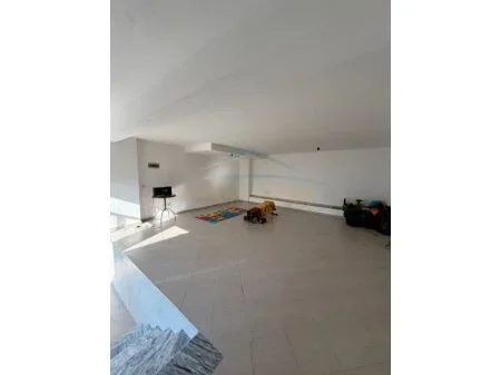 Tirane, jepet me qera ambjent biznesi Kati 0, 92 m² 550 € (Rruga Fabrika e Qelqit, Kombinat, Tiranë AREA46101)